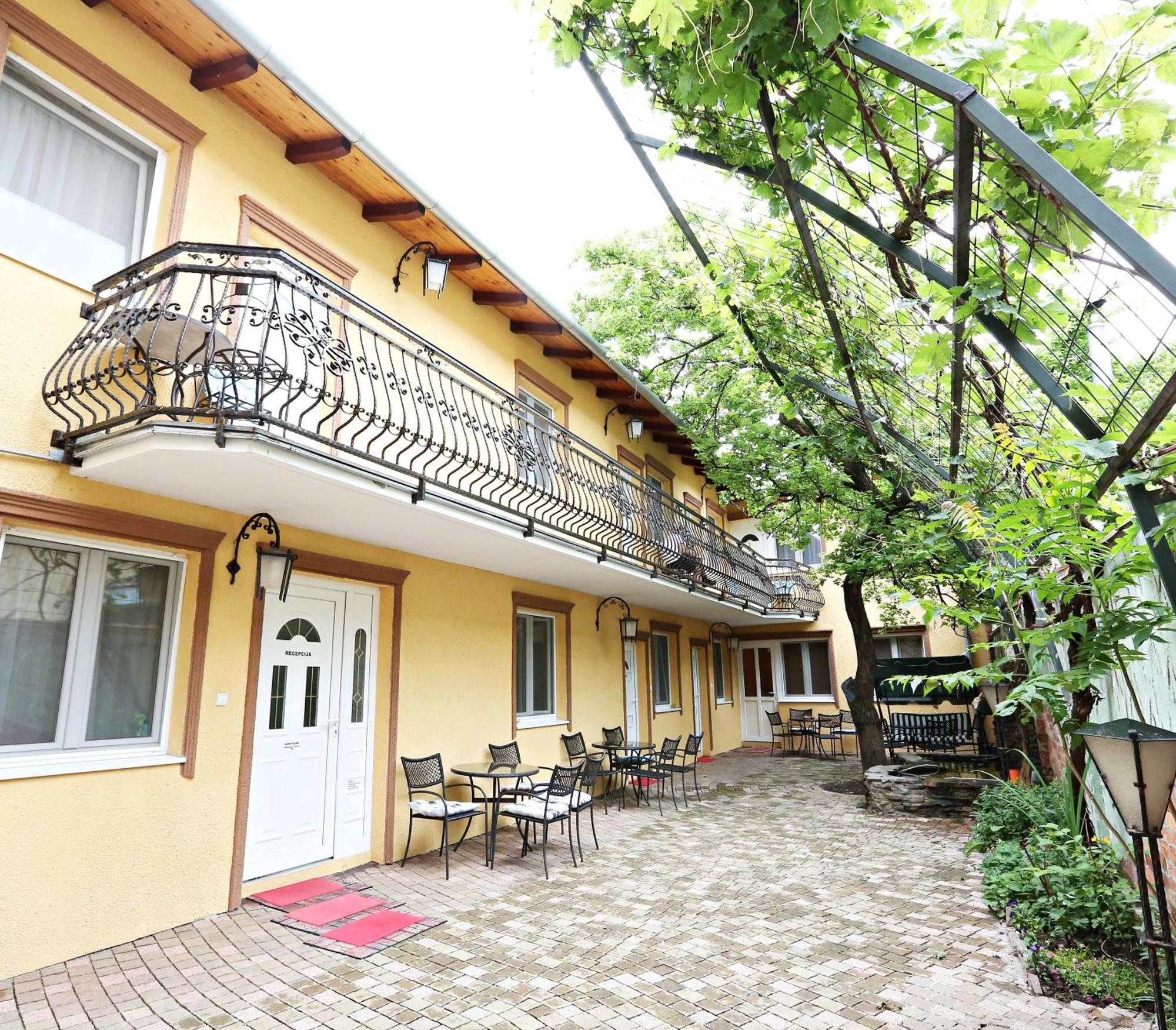 Apartments & Rooms Vienna Ossero Esterno foto